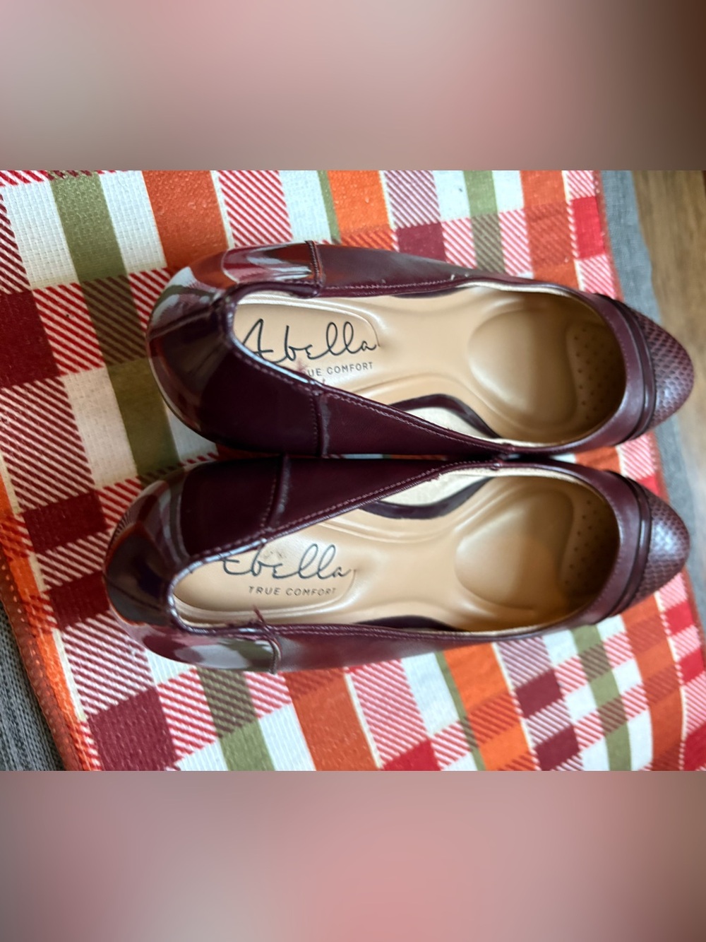 Abella preowned Women's Burgundy Snake Print Heel Shoes.Sz8.5 . Great condition